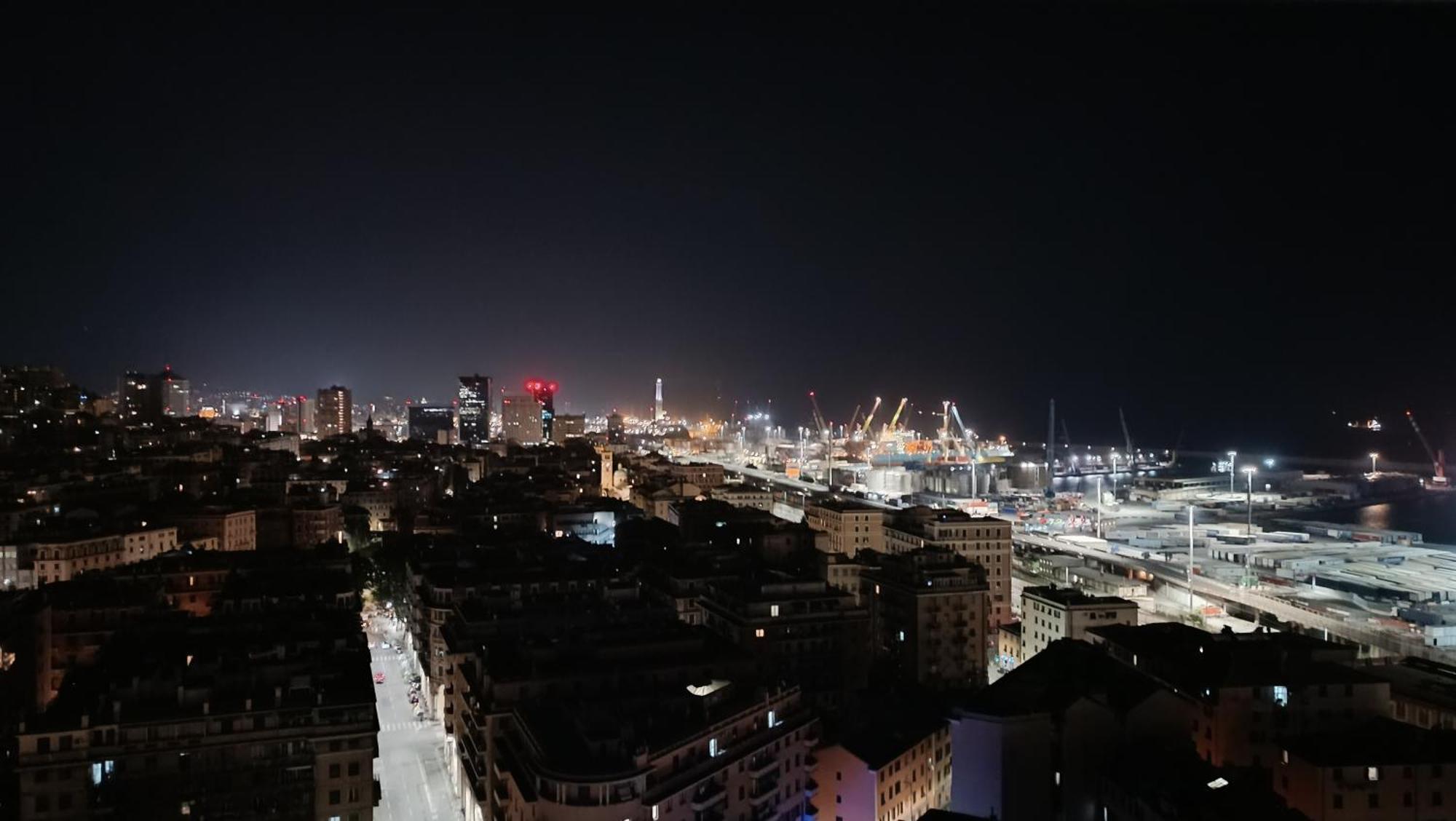 Ferienwohnung Attico Con Vista Su Genova Exterior foto